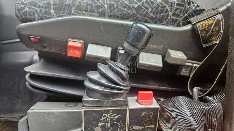 Iveco 4x4  kiper sa kranom