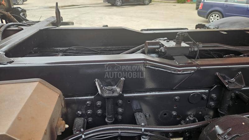 Iveco 4x4  kiper sa kranom