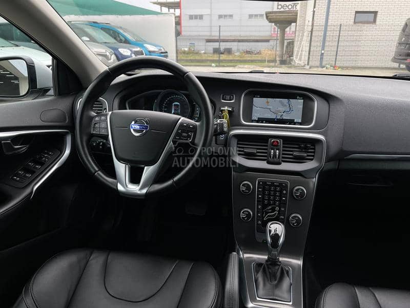 Volvo V40 D3 Summum CH