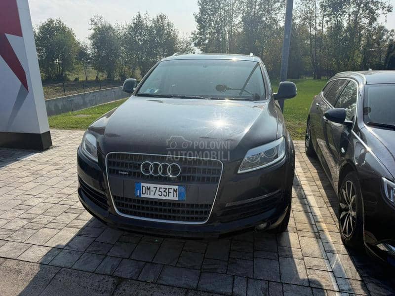 Audi Q7 