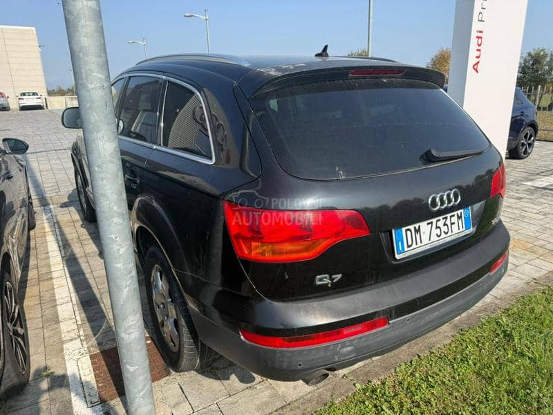 Audi Q7 