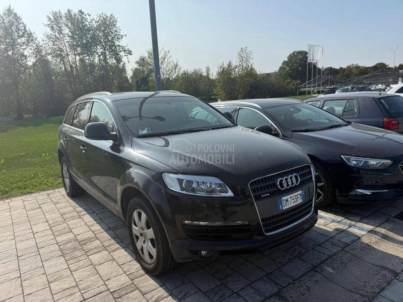 Audi Q7 