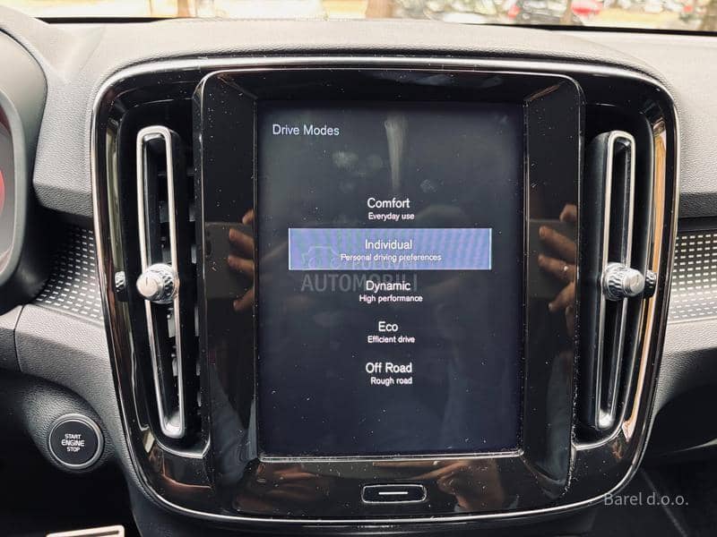 Volvo XC40 2.0 D4 AWD R-DESIGN