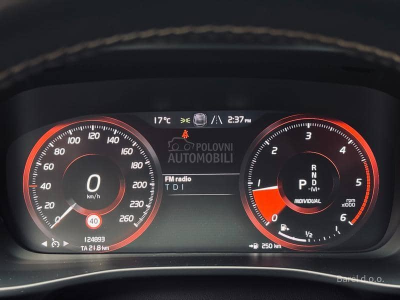 Volvo XC40 2.0 D4 AWD R-DESIGN