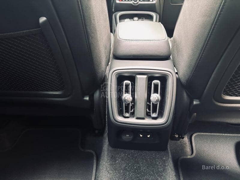 Volvo XC40 2.0 D4 AWD R-DESIGN