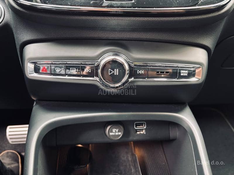 Volvo XC40 2.0 D4 AWD R-DESIGN