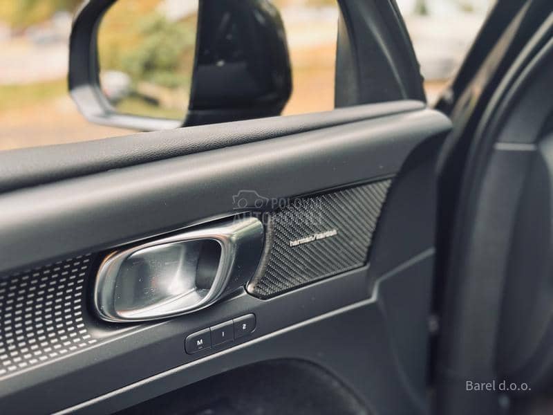 Volvo XC40 2.0 D4 AWD R-DESIGN