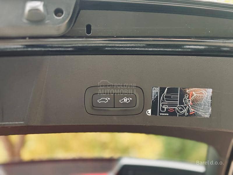 Volvo XC40 2.0 D4 AWD R-DESIGN