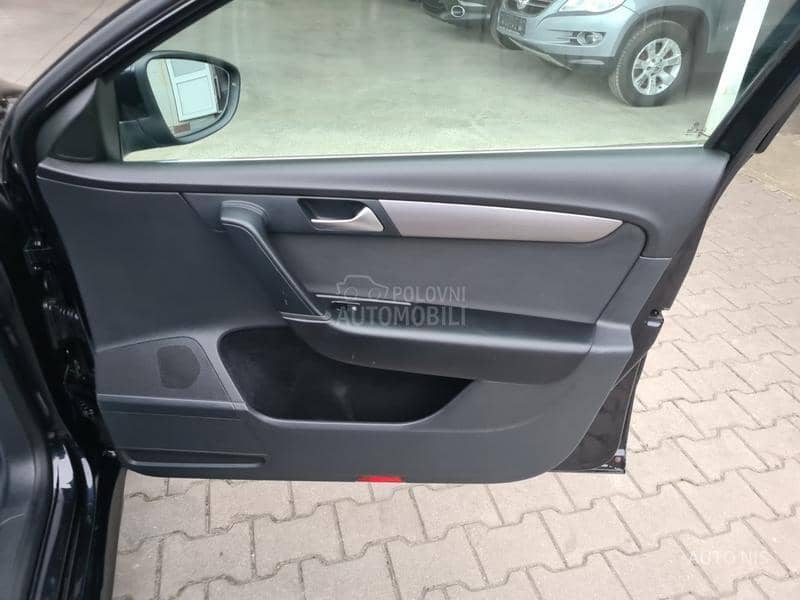 Volkswagen Passat B7 1.6 TDI HIGHLINE