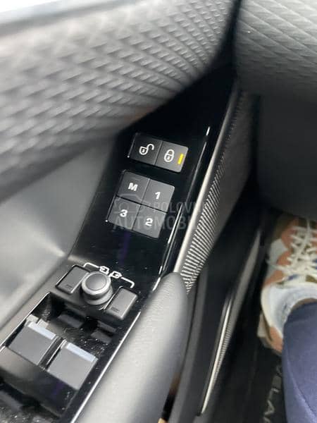 Land Rover Range Rover Velar D275