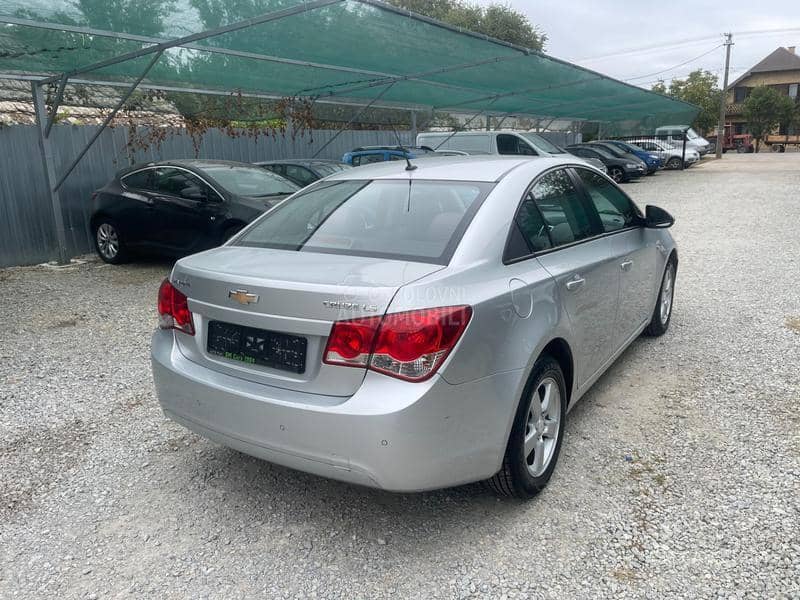 Chevrolet Cruze 1.6 deLux