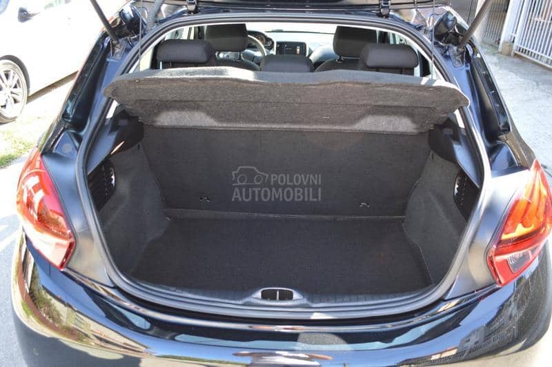 Peugeot 208 1.2 PureTech Nav