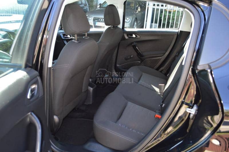 Peugeot 208 1.2 PureTech Nav