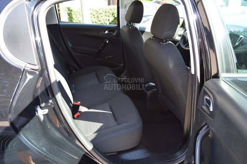 Peugeot 208 1.2 PureTech Nav
