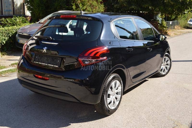 Peugeot 208 1.2 PureTech Nav