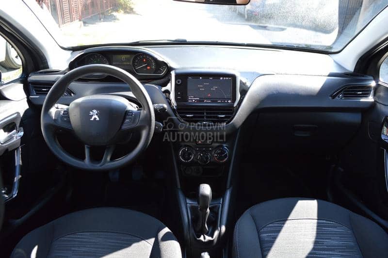 Peugeot 208 1.2 PureTech Nav