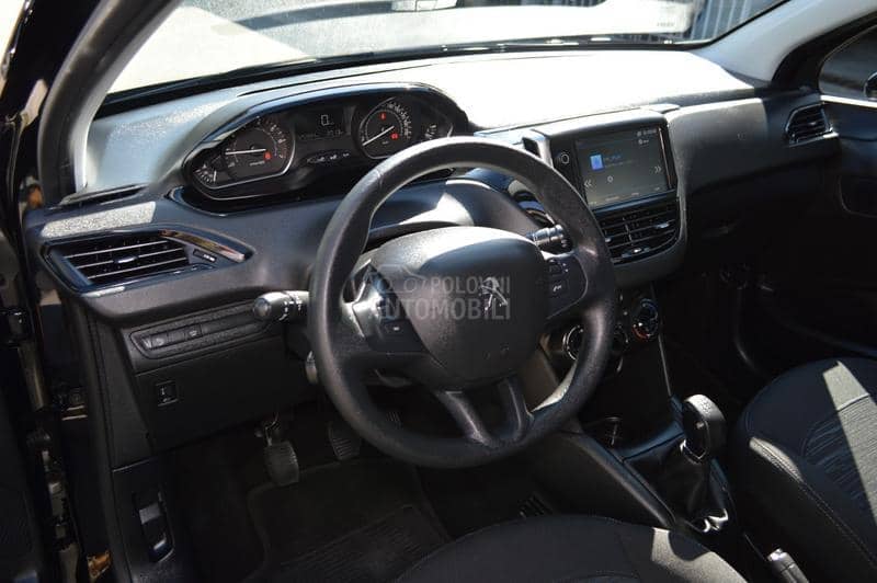 Peugeot 208 1.2 PureTech Nav
