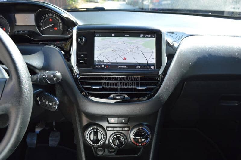 Peugeot 208 1.2 PureTech Nav