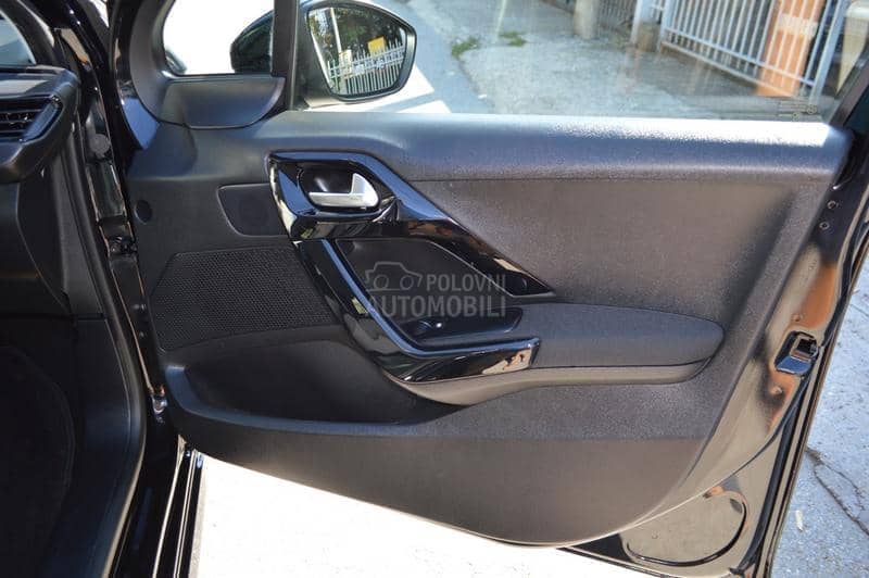 Peugeot 208 1.2 PureTech Nav
