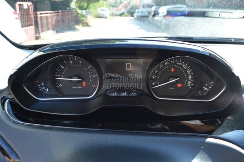 Peugeot 208 1.2 PureTech Nav