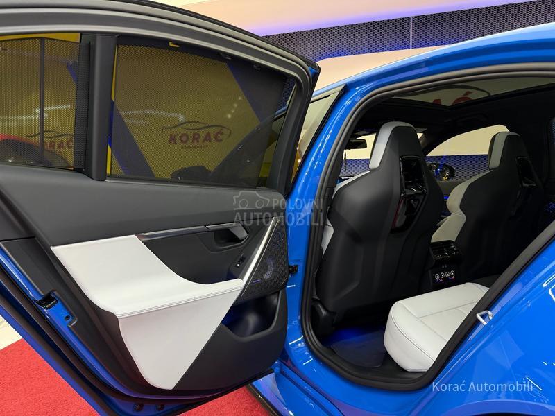 BMW M5 PERFORMANCE/AKRAP