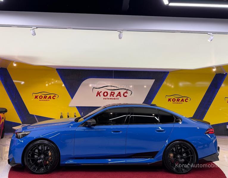 BMW M5 PERFORMANCE/AKRAP
