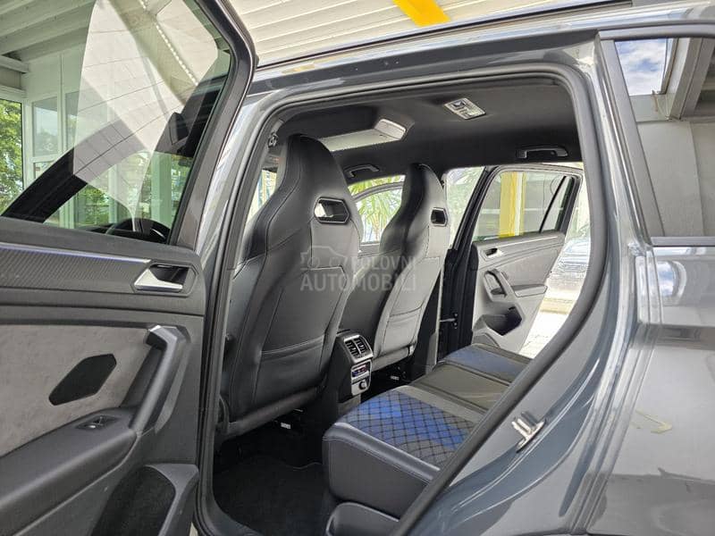 Volkswagen Tiguan R 4Motion Akrapovic