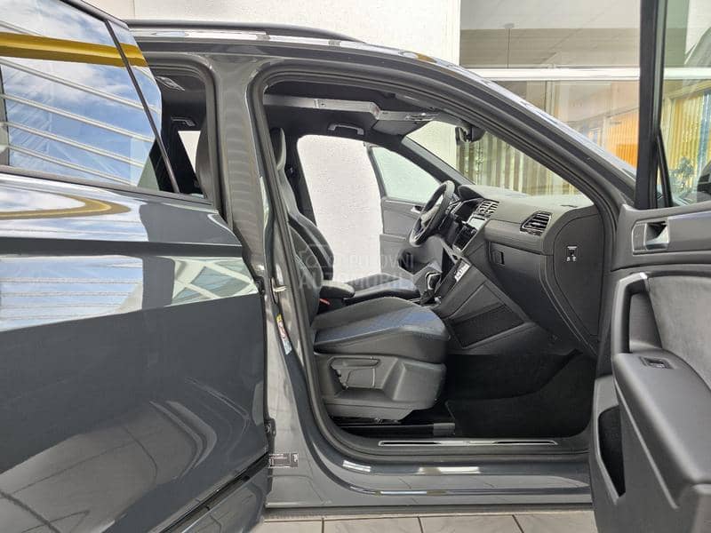 Volkswagen Tiguan R 4Motion Akrapovic