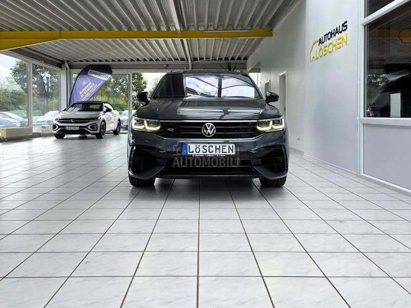 Volkswagen Tiguan R 4Motion Akrapovic