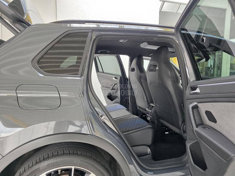 Volkswagen Tiguan R 4Motion Akrapovic
