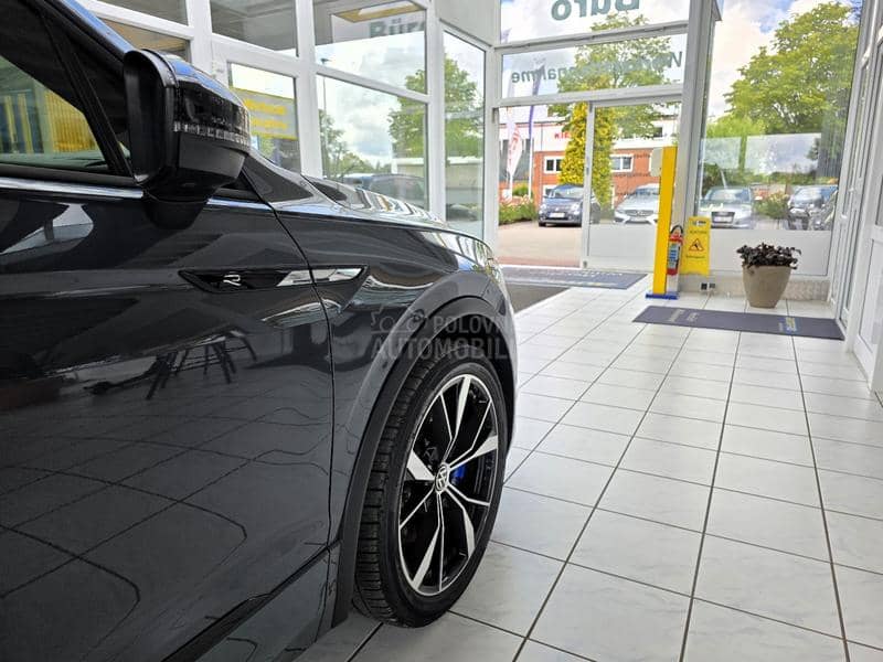 Volkswagen Tiguan R 4Motion Akrapovic