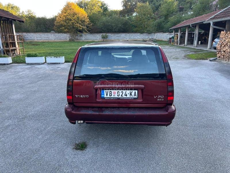 Volvo V70 
