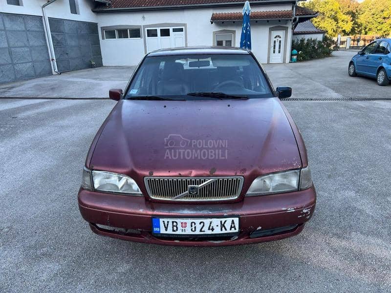 Volvo V70 