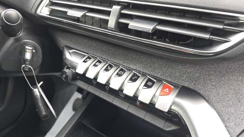 Peugeot 3008 1.5 Bluehdi led/pano