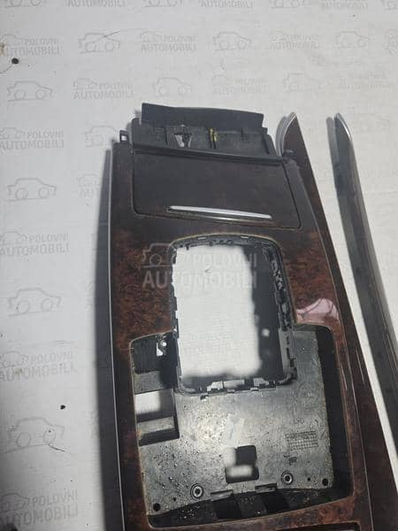 A6 C6 4F MAHAGONI LAJSNE