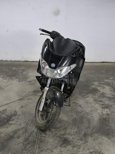 Piaggio x8