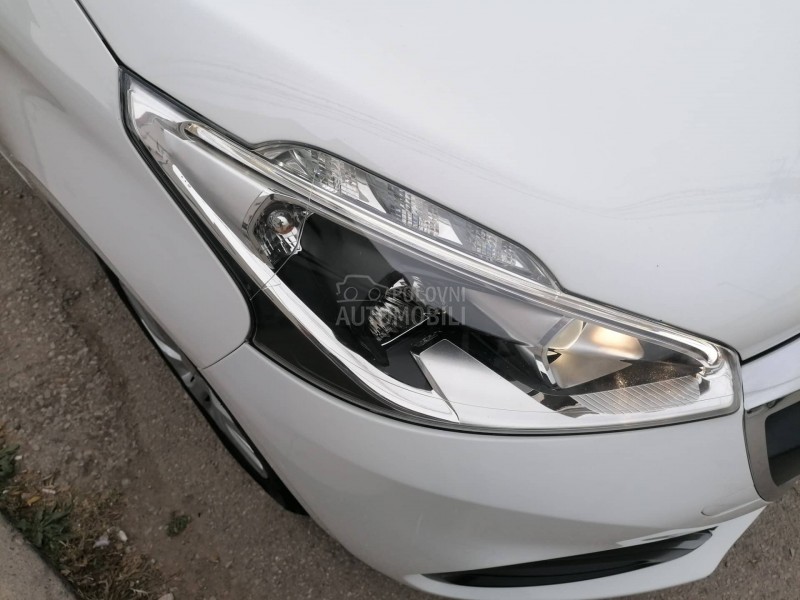 Peugeot 208 1.2i ACTIVE CH