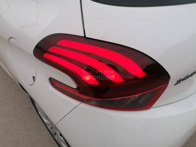 Peugeot 208 1.2i ACTIVE CH