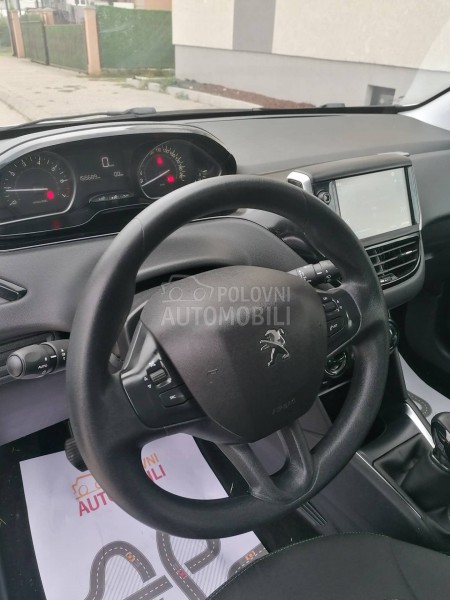 Peugeot 208 1.2i ACTIVE CH