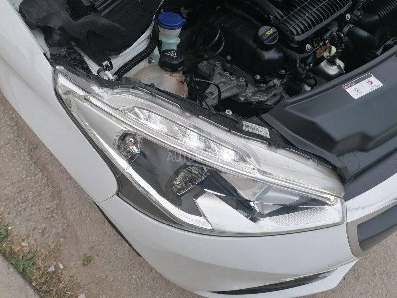 Peugeot 208 1.2i ACTIVE CH