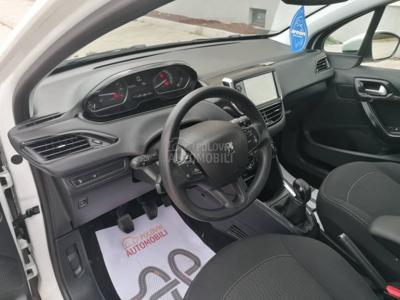 Peugeot 208 1.2i ACTIVE CH