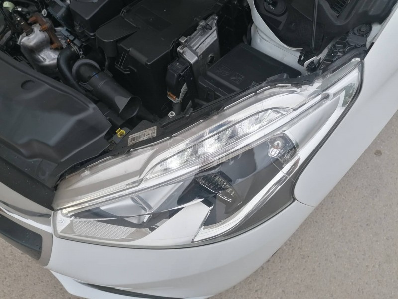 Peugeot 208 1.2i ACTIVE CH