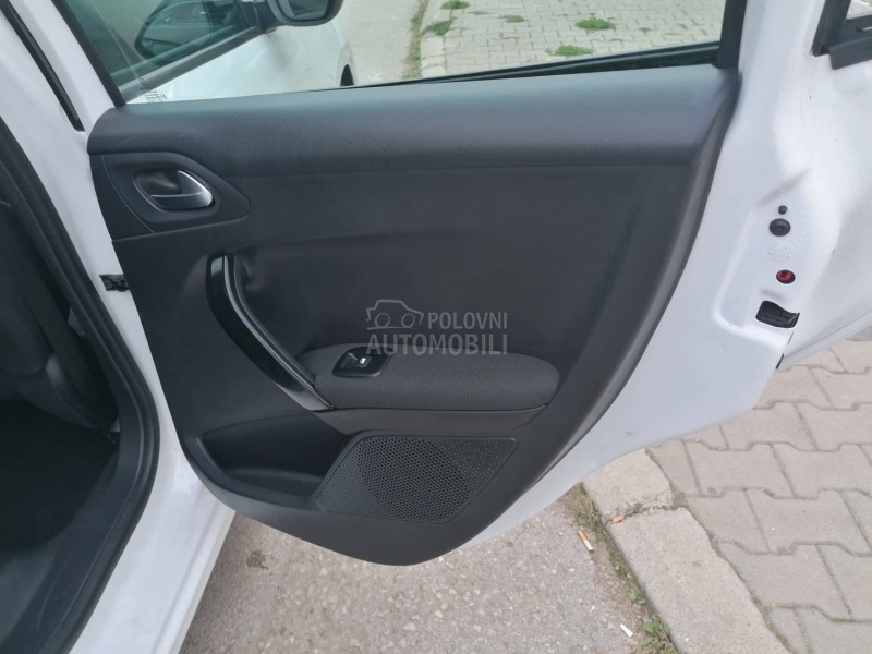 Peugeot 208 1.2i ACTIVE CH