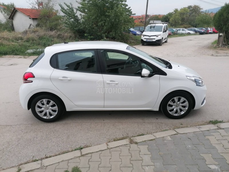 Peugeot 208 1.2i ACTIVE CH