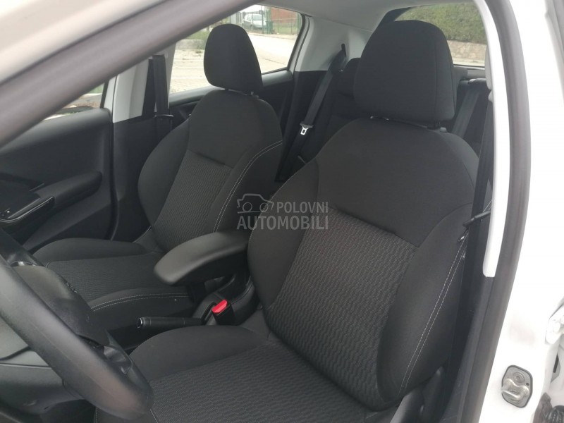 Peugeot 208 1.2i ACTIVE CH