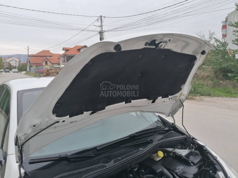 Peugeot 208 1.2i ACTIVE CH