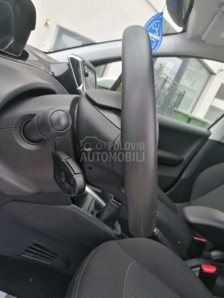 Peugeot 208 1.2i ACTIVE CH