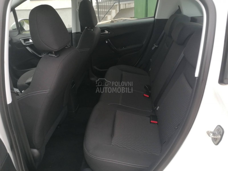 Peugeot 208 1.2i ACTIVE CH