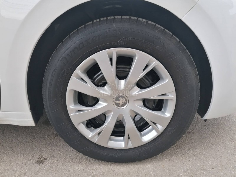 Peugeot 208 1.2i ACTIVE CH