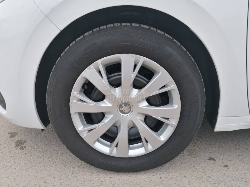 Peugeot 208 1.2i ACTIVE CH